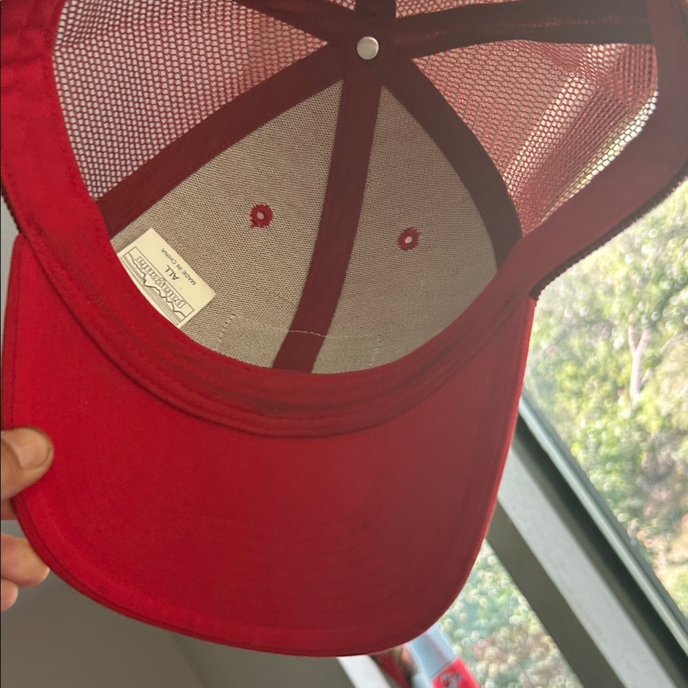Patagonia Red Mesh-Back Baseball Cap with Mountain Patch - Picture 4 of 6